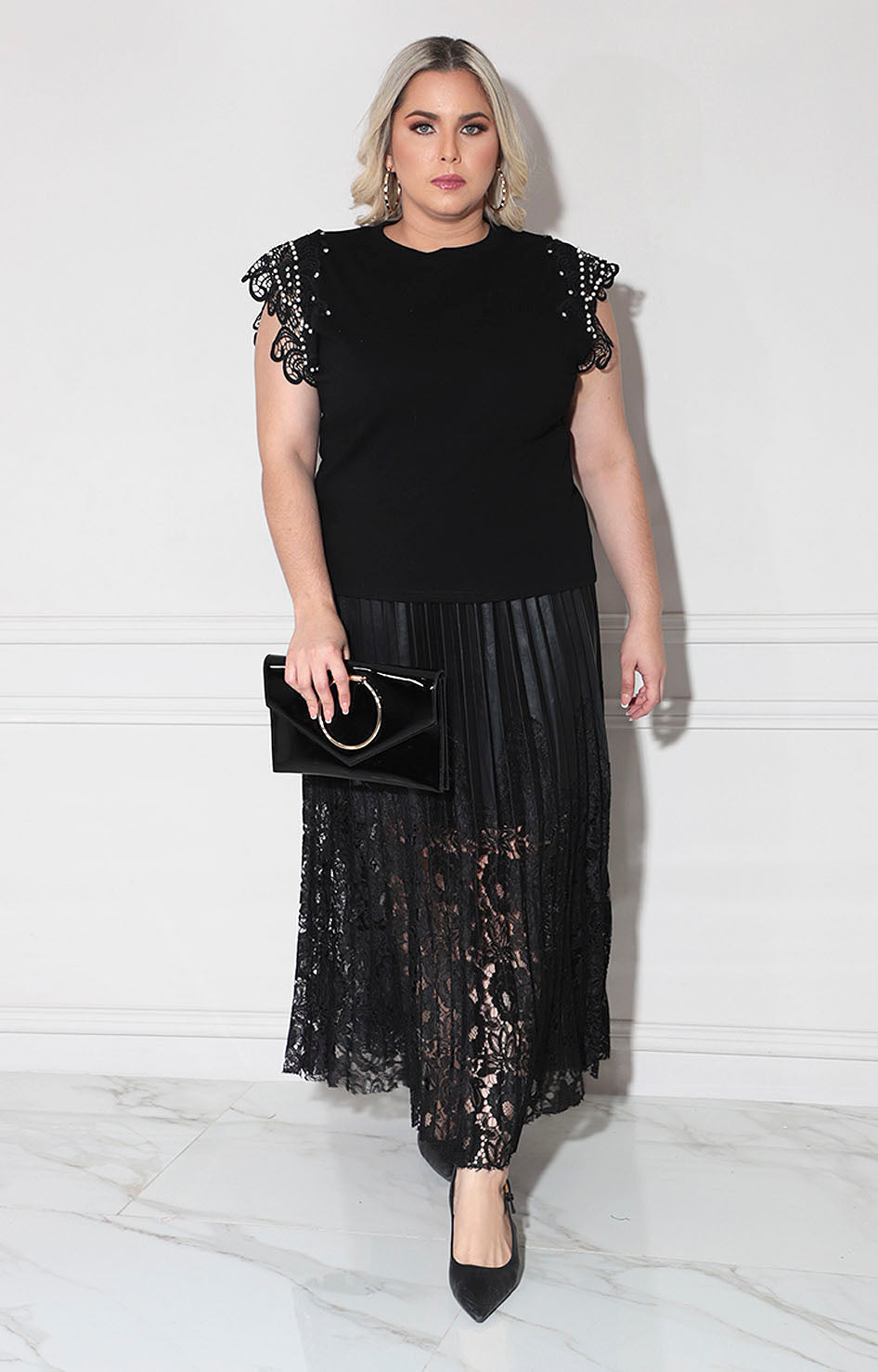 Blusa negra con encaje