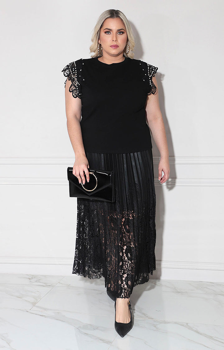 Blusa negra con encaje