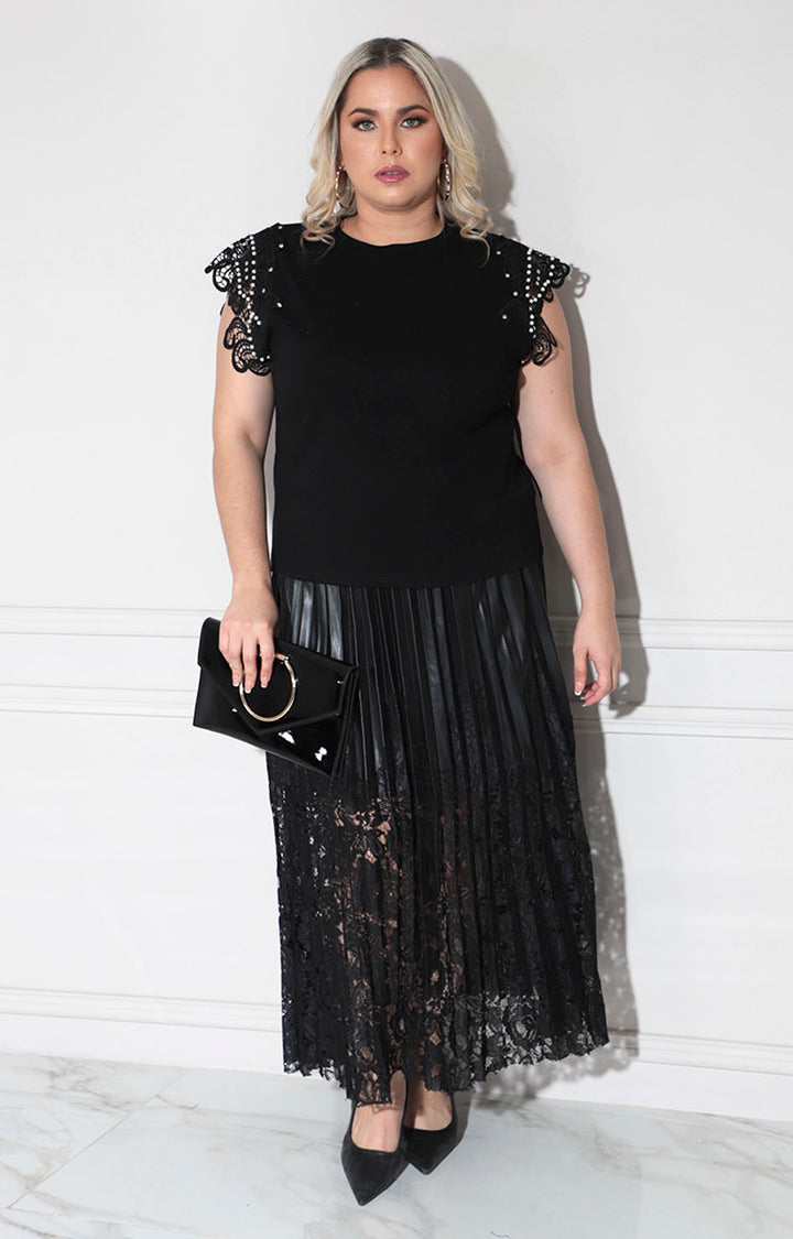 Blusa negra con encaje