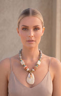 Collar beige concha