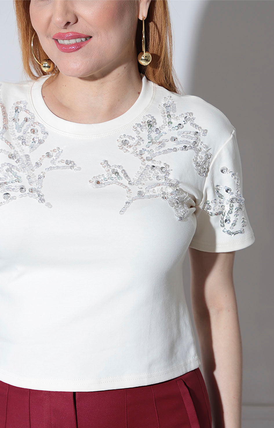 Blusa beige con aplicaciones