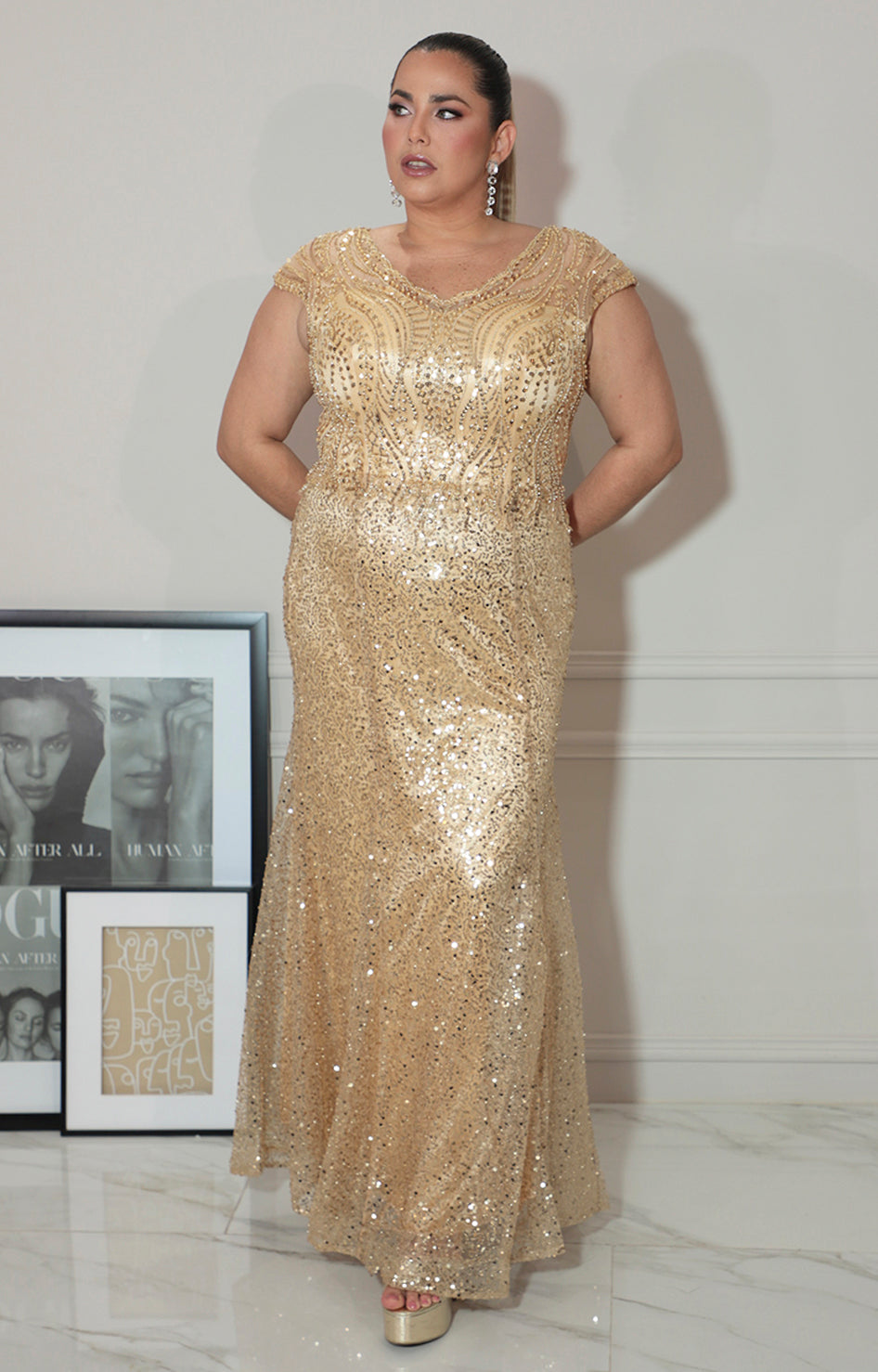 Vestido beige con aplicaciones y manga corta - VESTIDO Boutiquemirel 