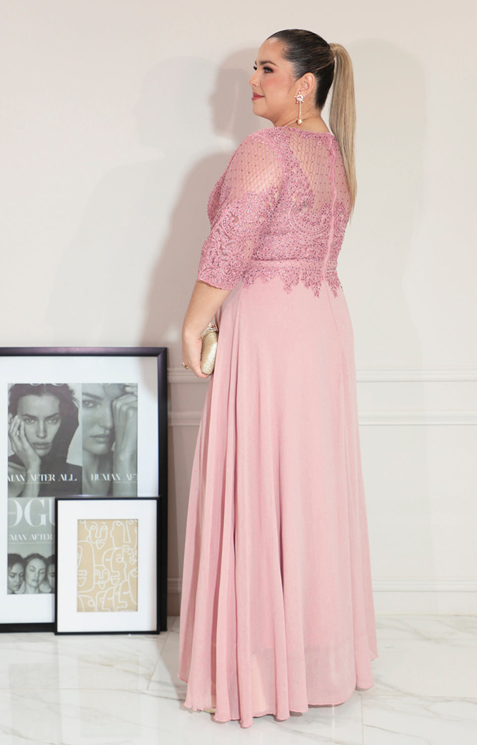 Vestido rosa con bordado y brillos con manga 3/4