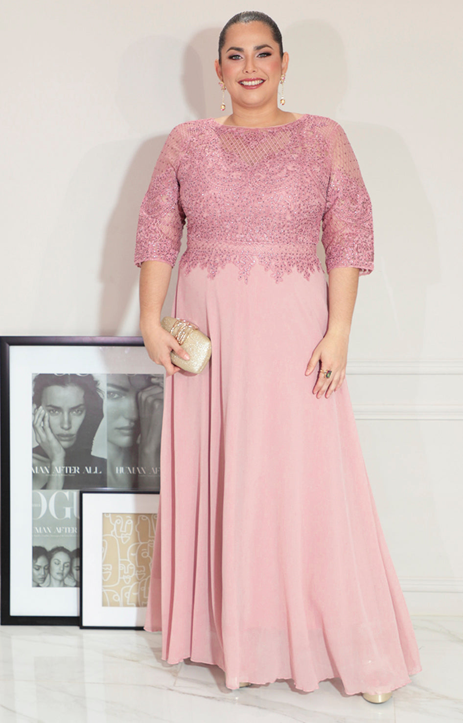 Vestido rosa con bordado y brillos con manga 3/4