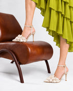 Zapatillas beige de tacón con flores