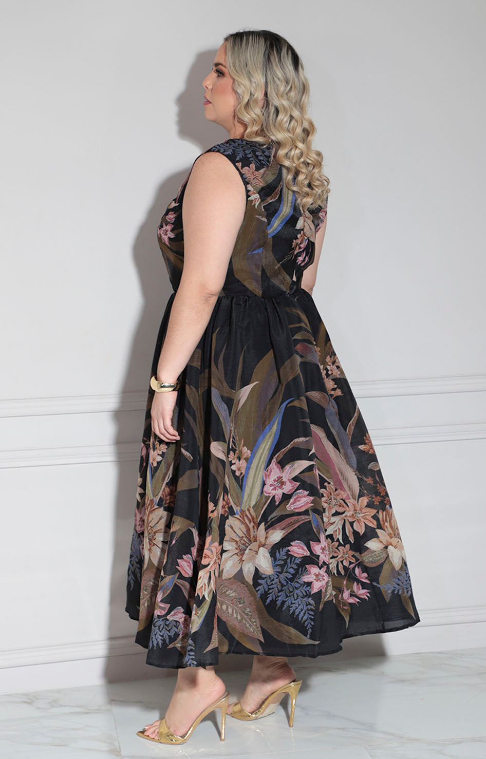 Vestido negro con flores