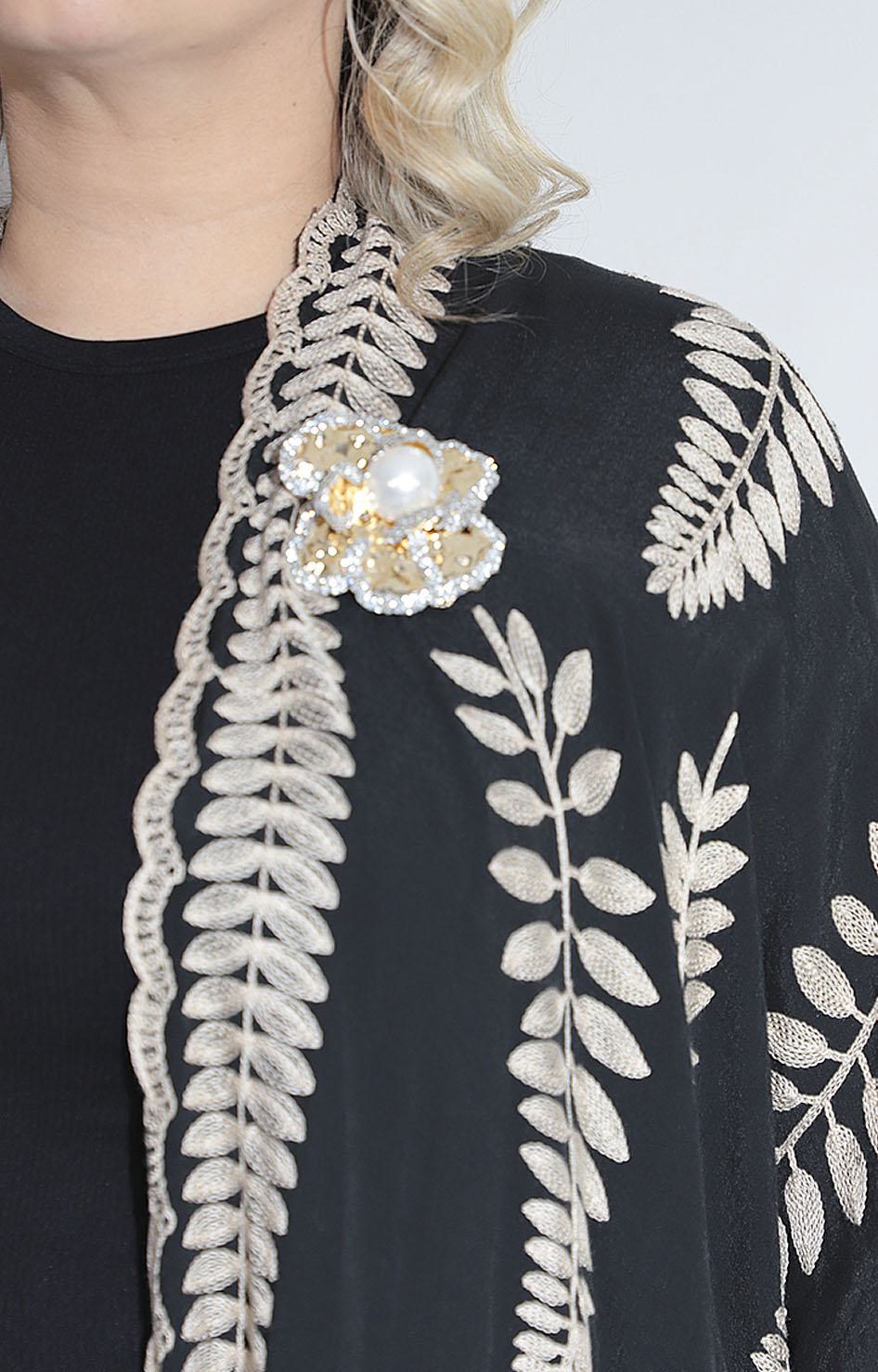 Kimono negro bordado