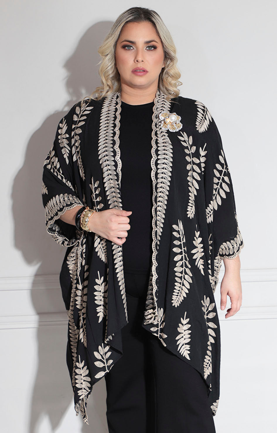 Kimono negro bordado
