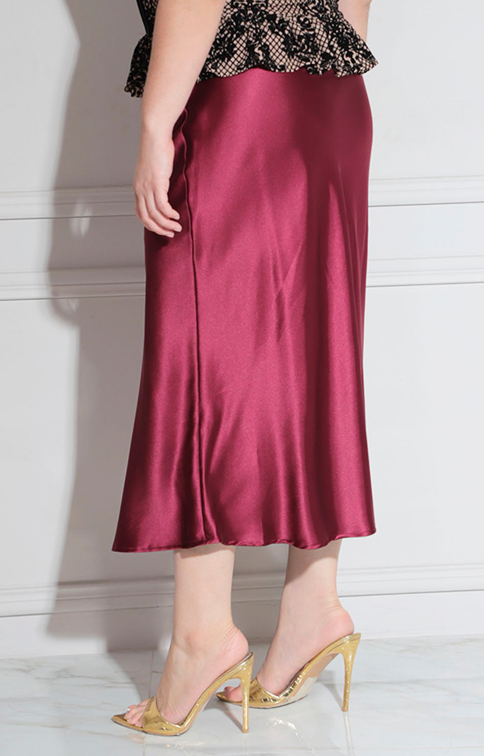 Falda vino satinada