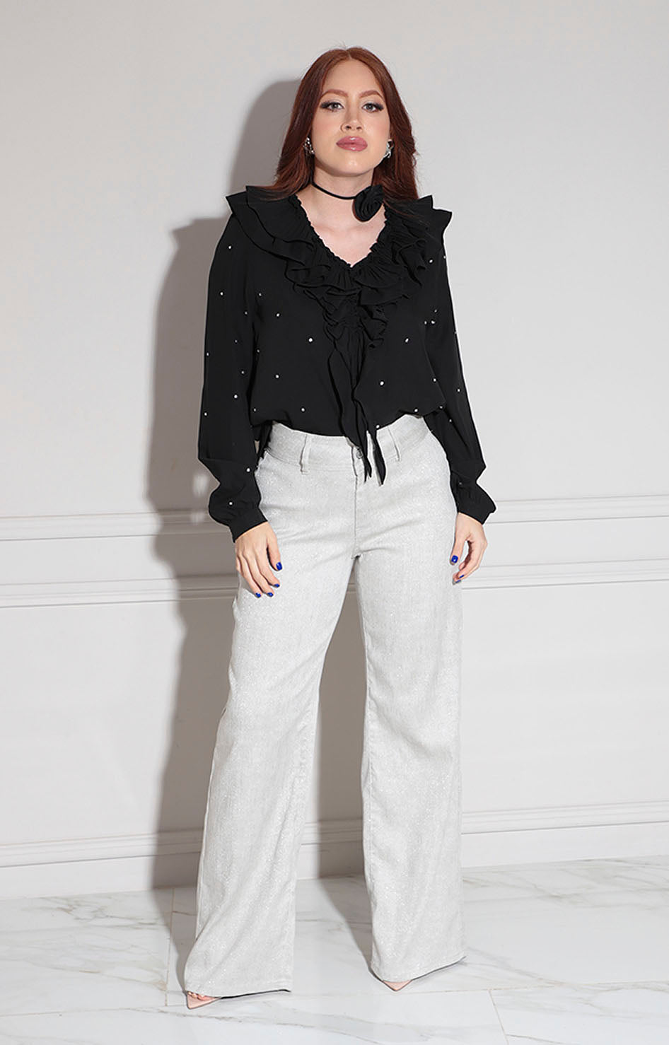 Blusa negra con pedrería