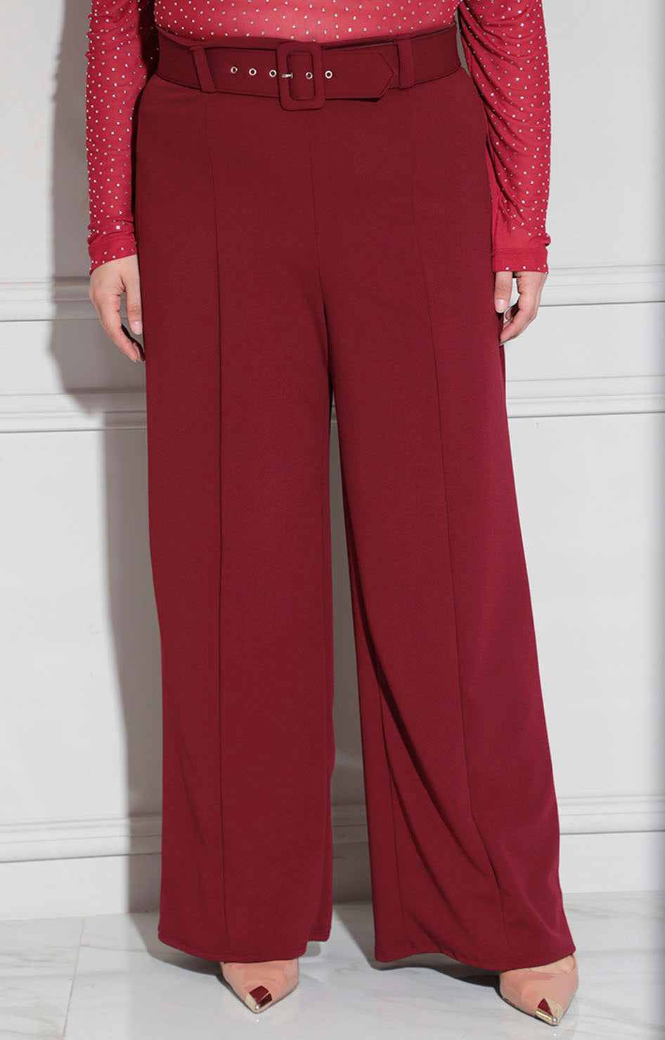 Pantalón vino con cinturón