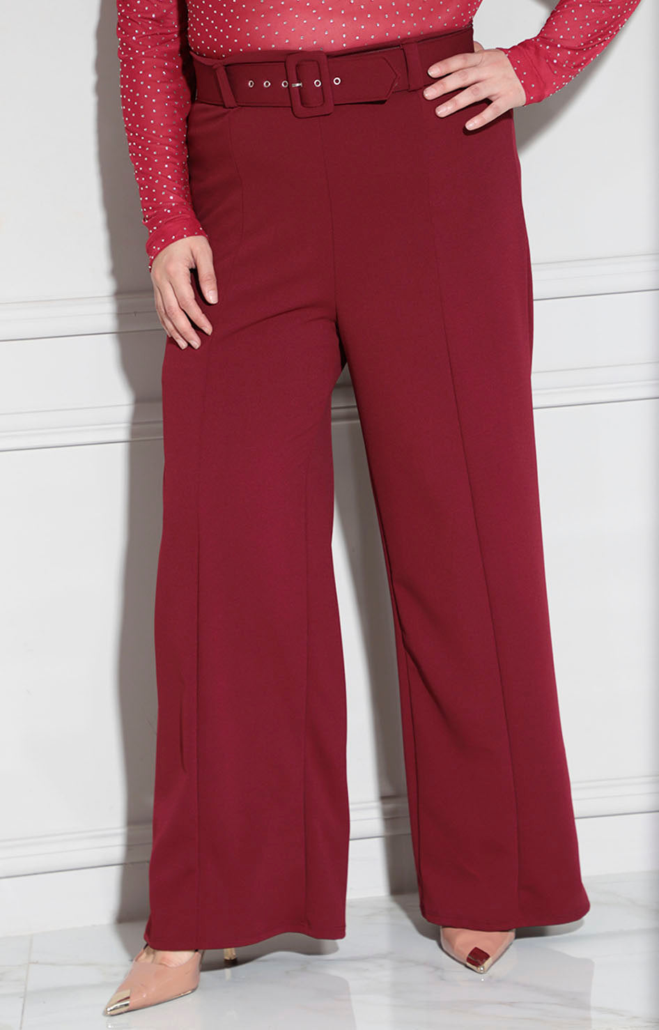 Pantalón vino con cinturón
