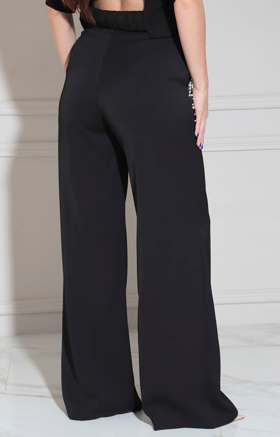 Pantalón negro con perlas
