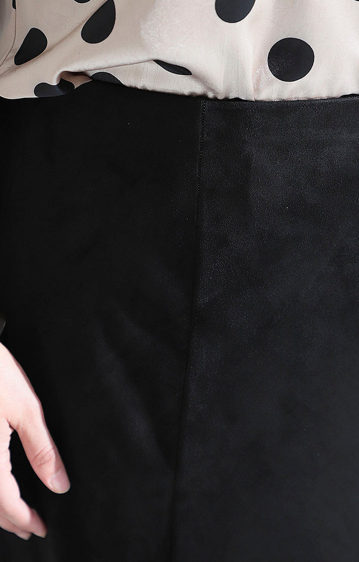 Falda negra de gamuza