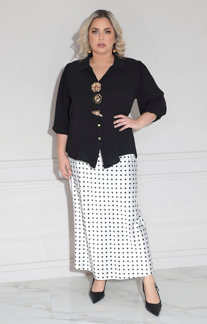 Blusa negra con broches