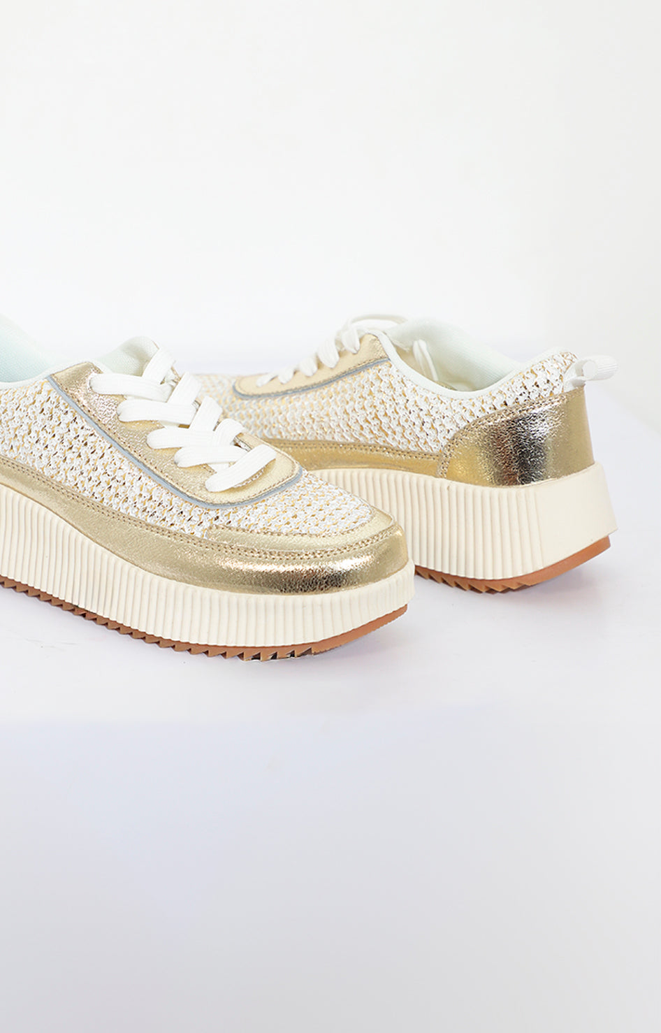 Tenis blancos con dorado - TENIS Boutiquemirel 