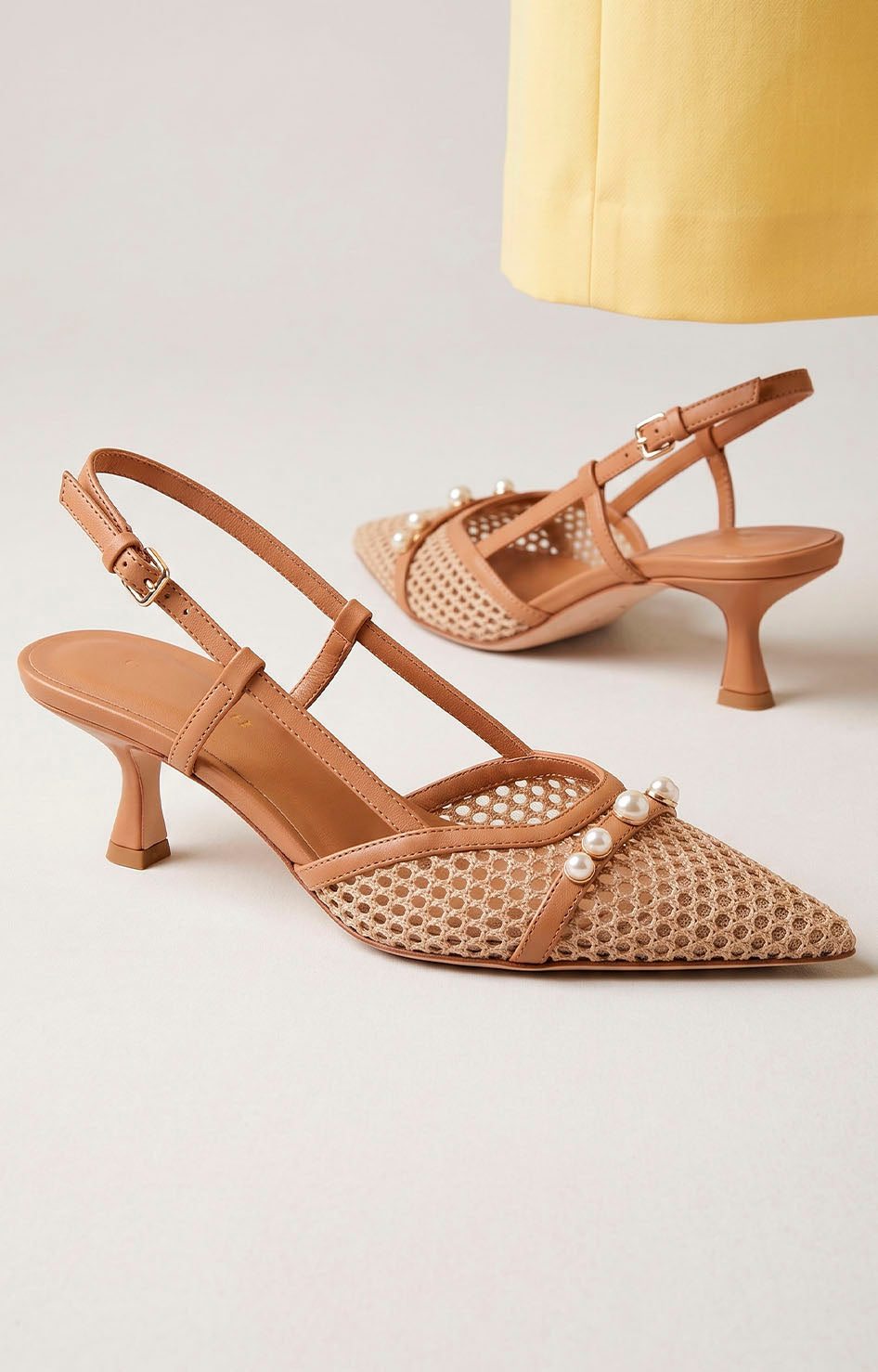 Zapatilla de punta beige