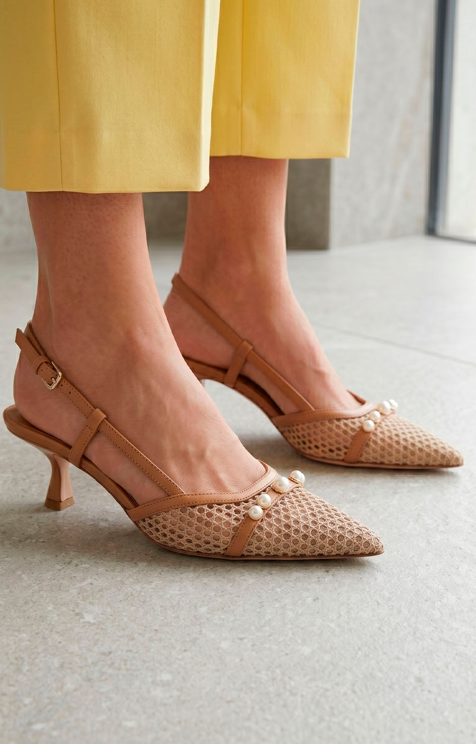 Zapatilla de punta beige