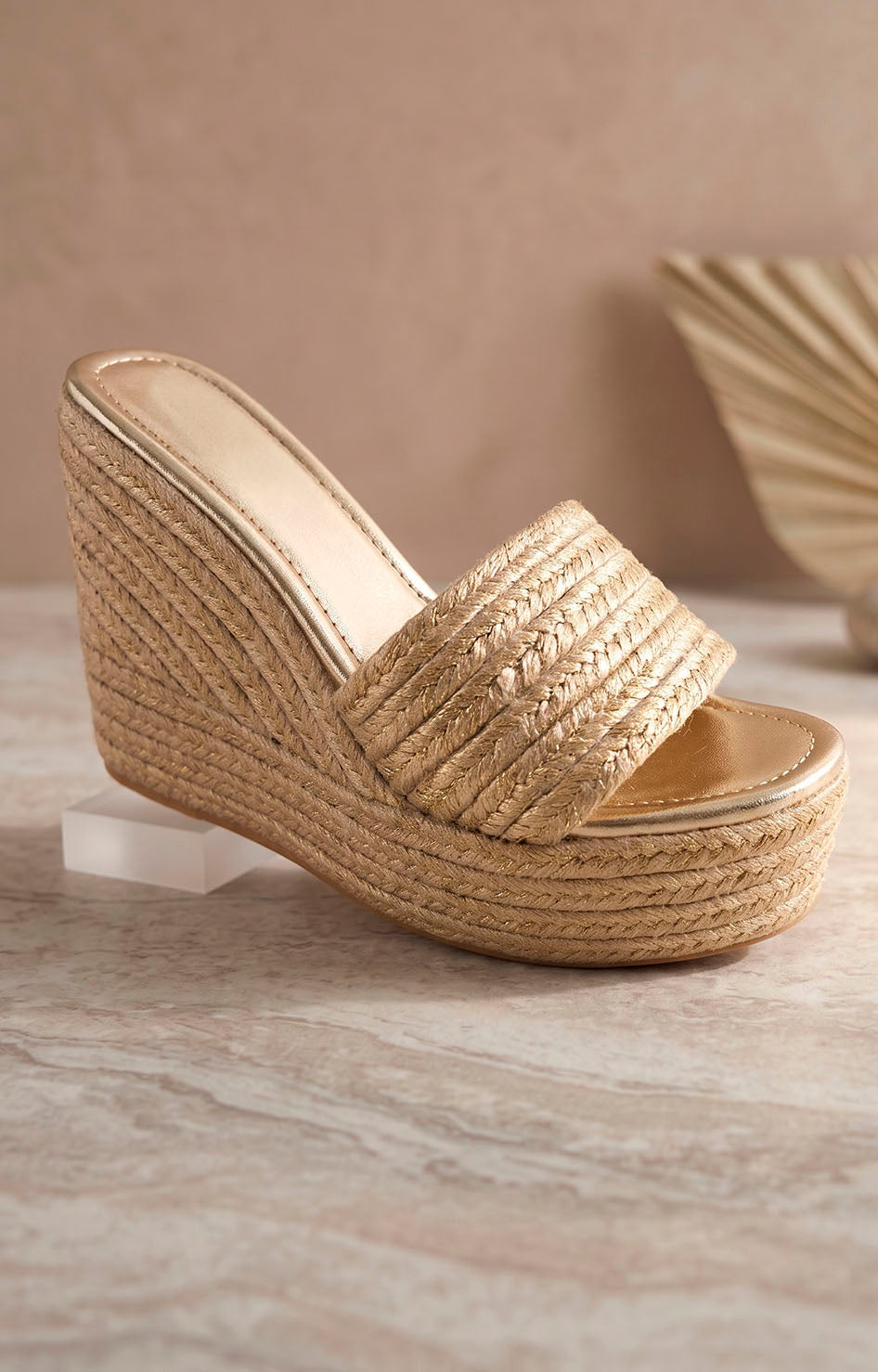 Sandalia plataforma beige