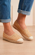 zapatos beige con textura