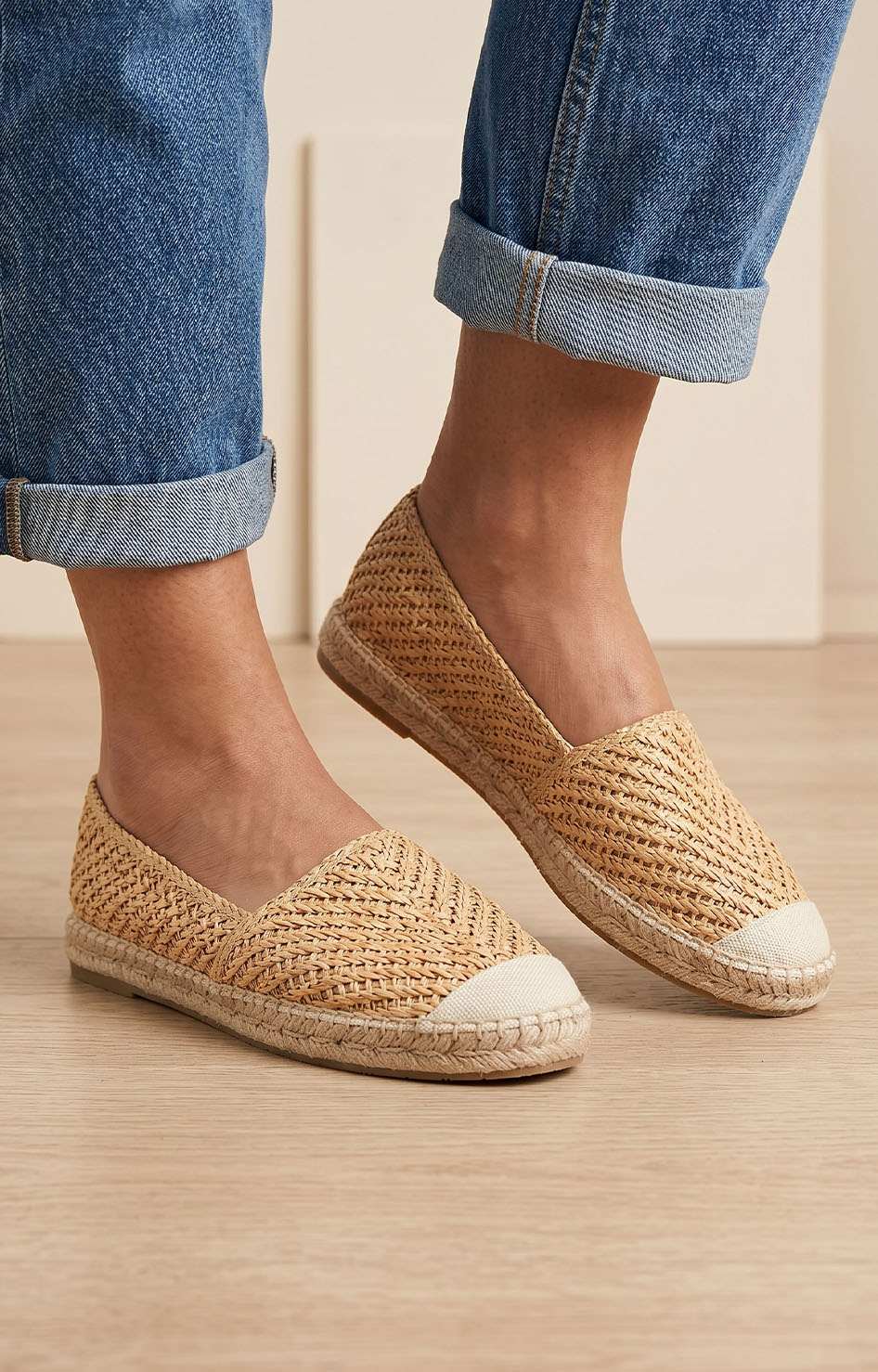 zapatos beige con textura