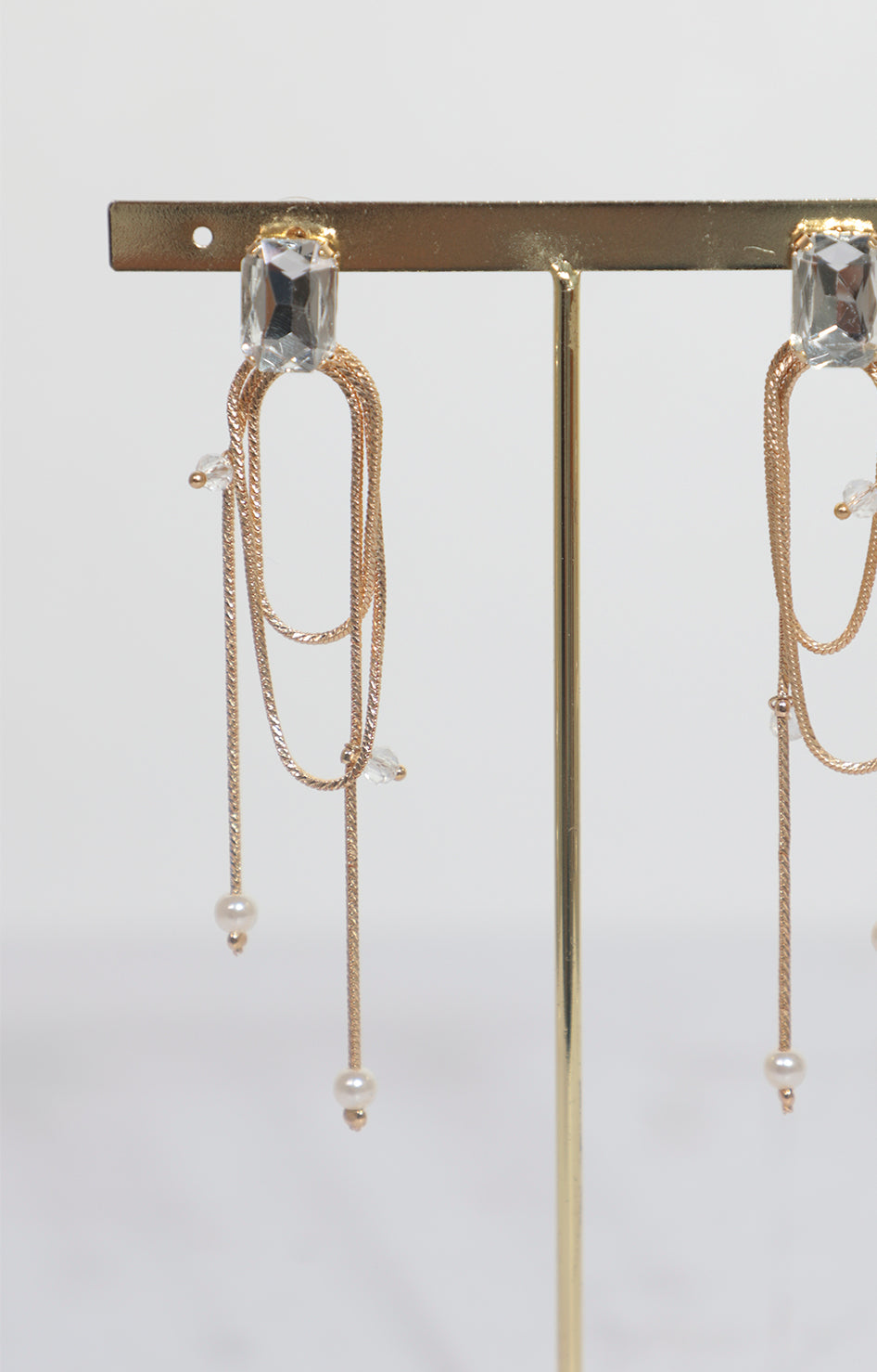 Aretes dorados largos con perlas - ARETE Boutiquemirel 