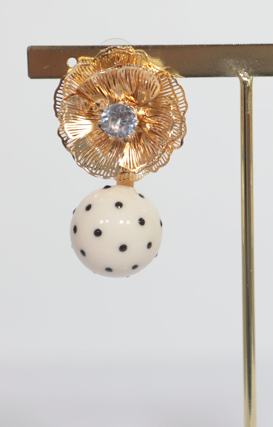 Aretes de flor dorado con perlas - ARETE Boutiquemirel 