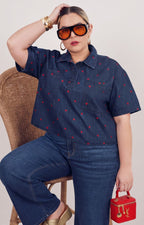 Blusa de mezclilla estampada de corazòn