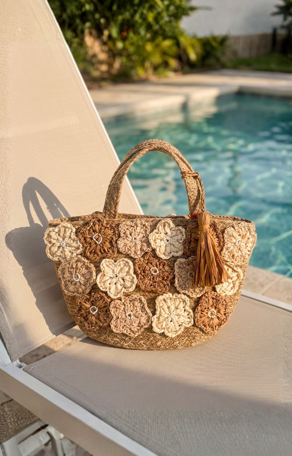Bolsa artesanal pequeña con flores 3D