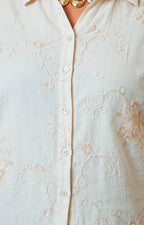 Blusa con bordado