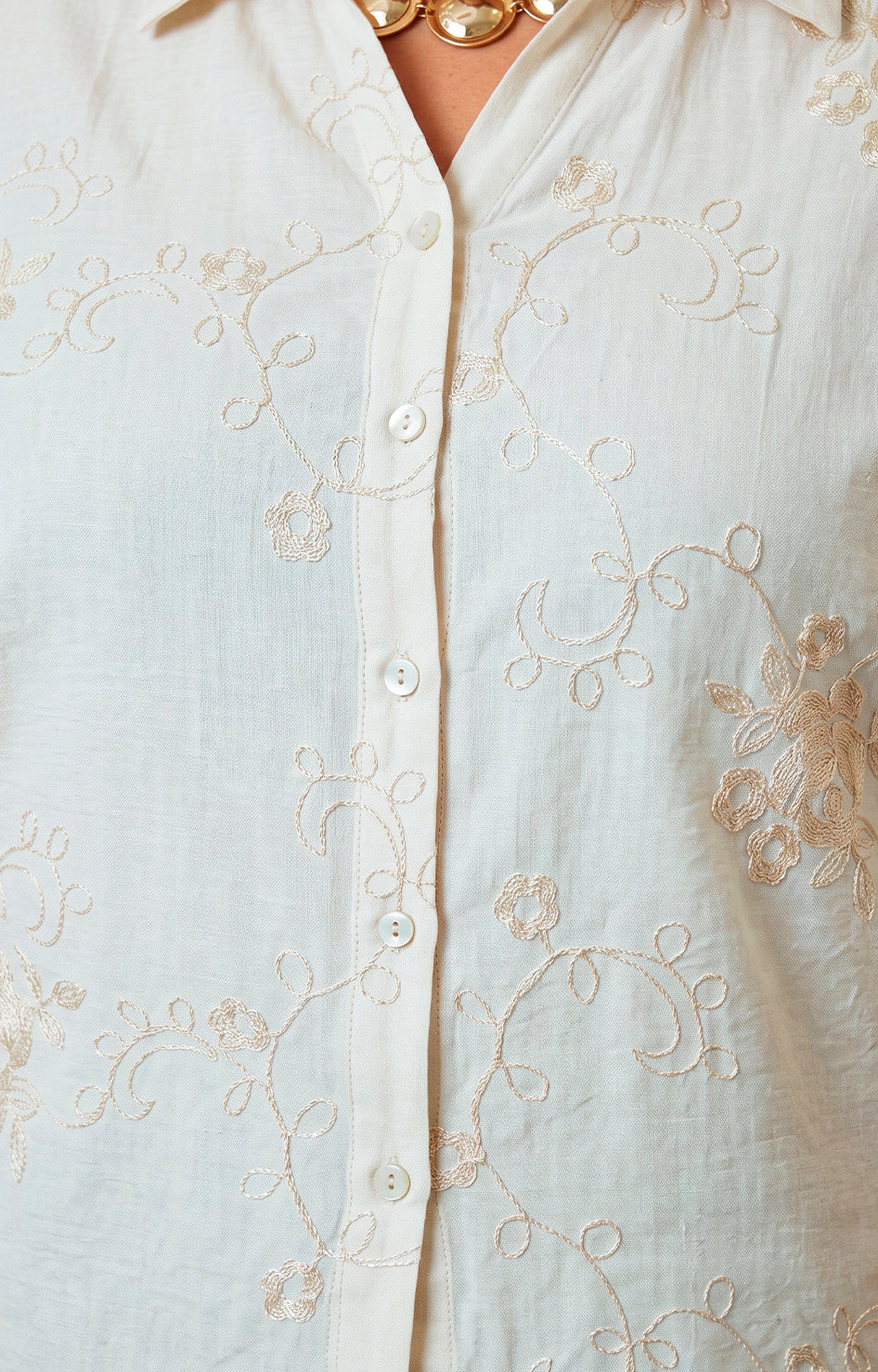 Blusa con bordado
