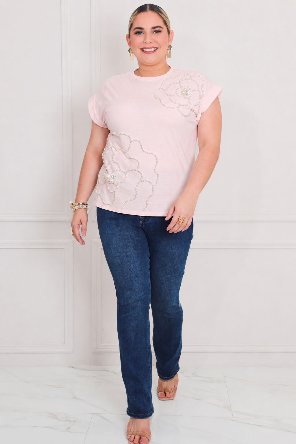 Blusa floral con aplicaciones