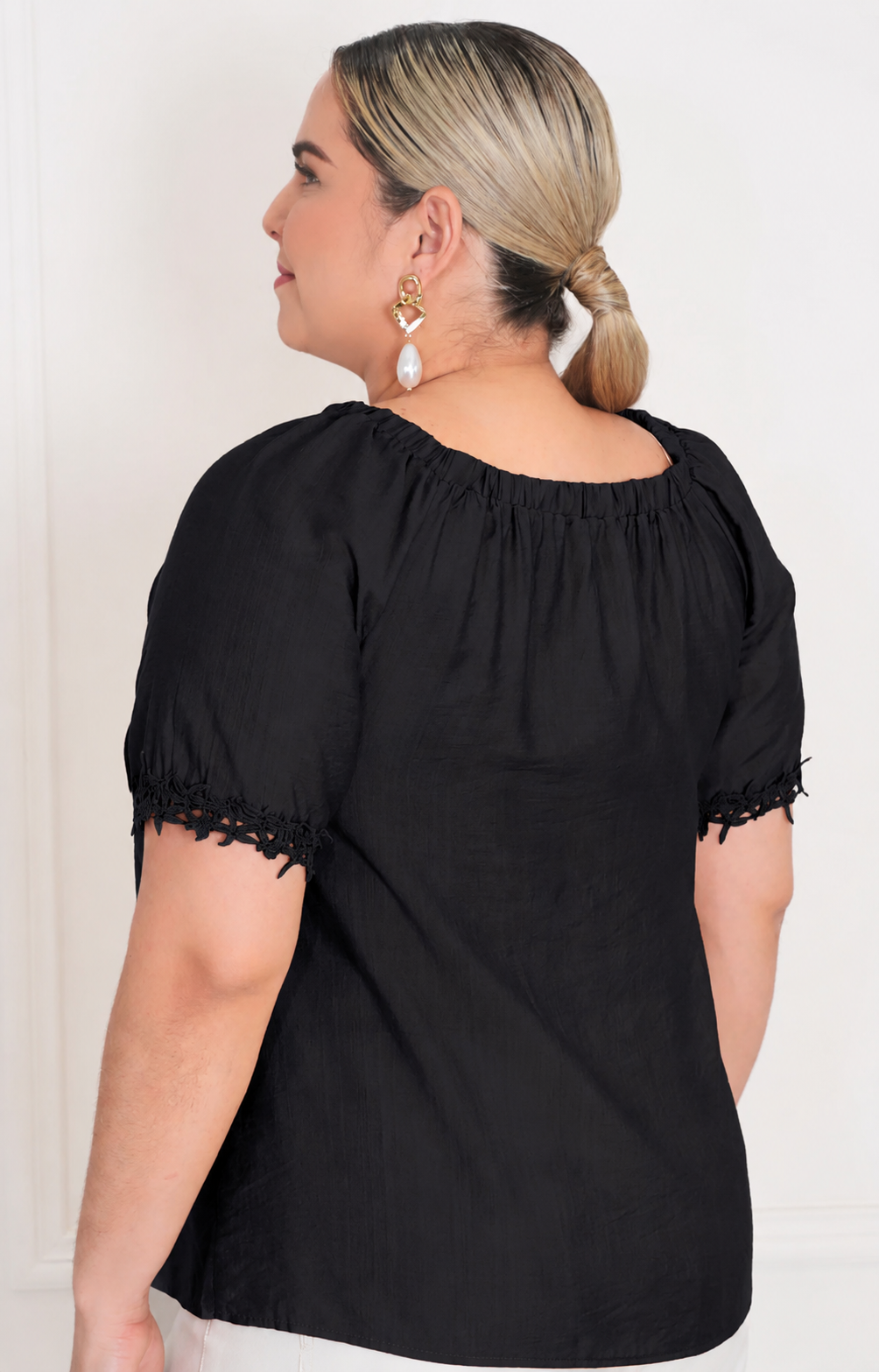 Blusa con bordado 3D