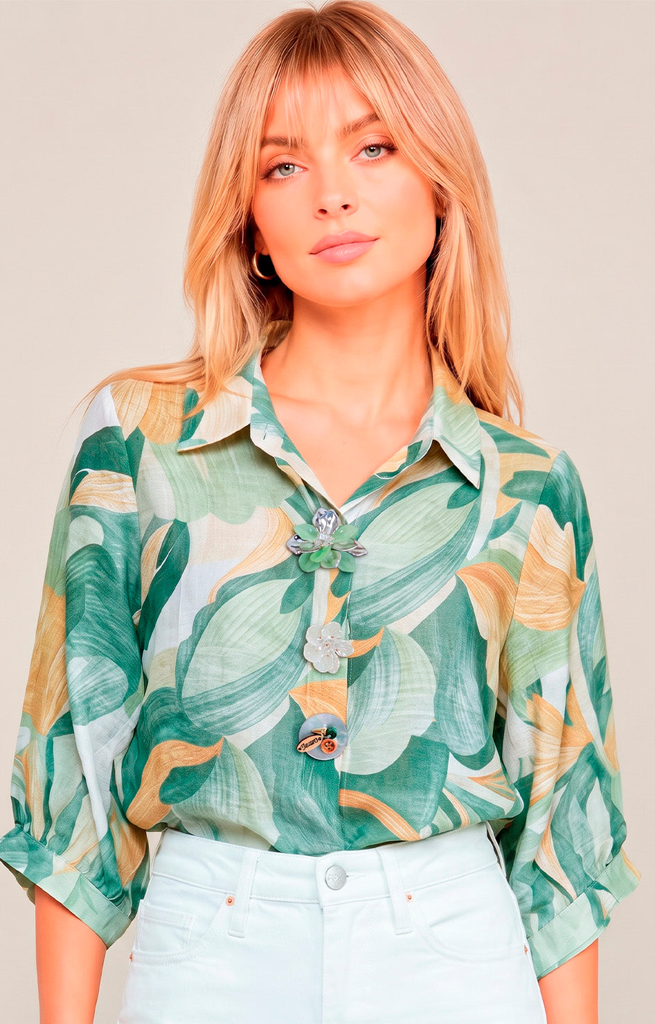 Blusa estampada con botones de flor