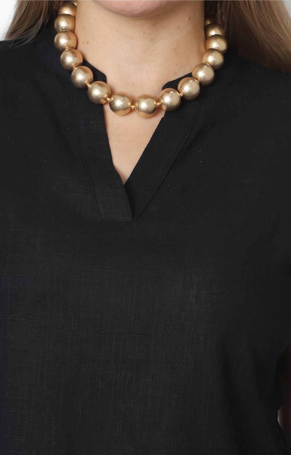 Blusa negra con escote en V