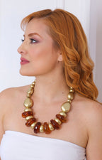 Collar de resina y cuentas