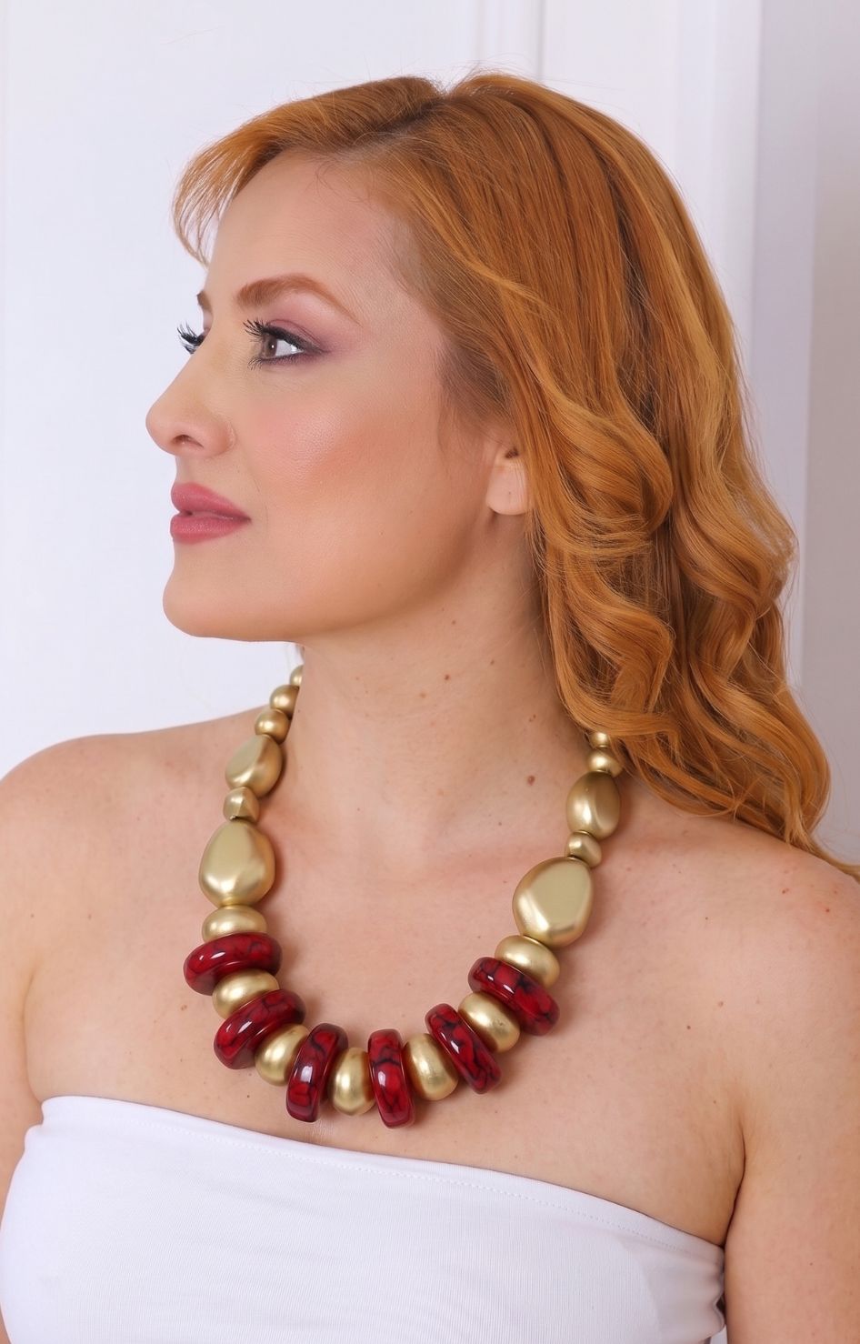 Collar de resina y cuentas
