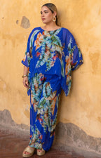 Conjunto azul rey con estampado tropical