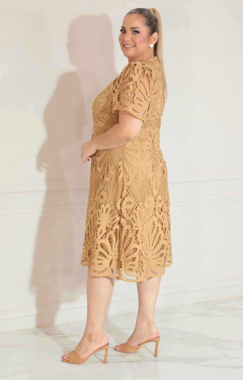 Vestido café corto de guipiur - VESTIDO Boutiquemirel 