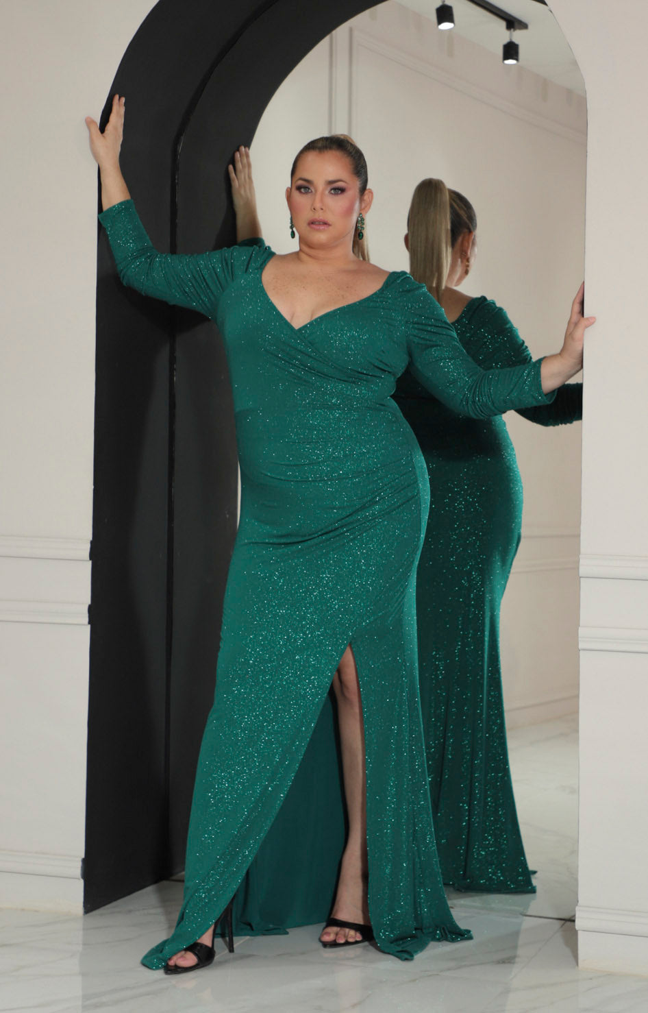 Vestido verde con manga larga y corrugado lateral - VESTIDO Boutiquemirel 