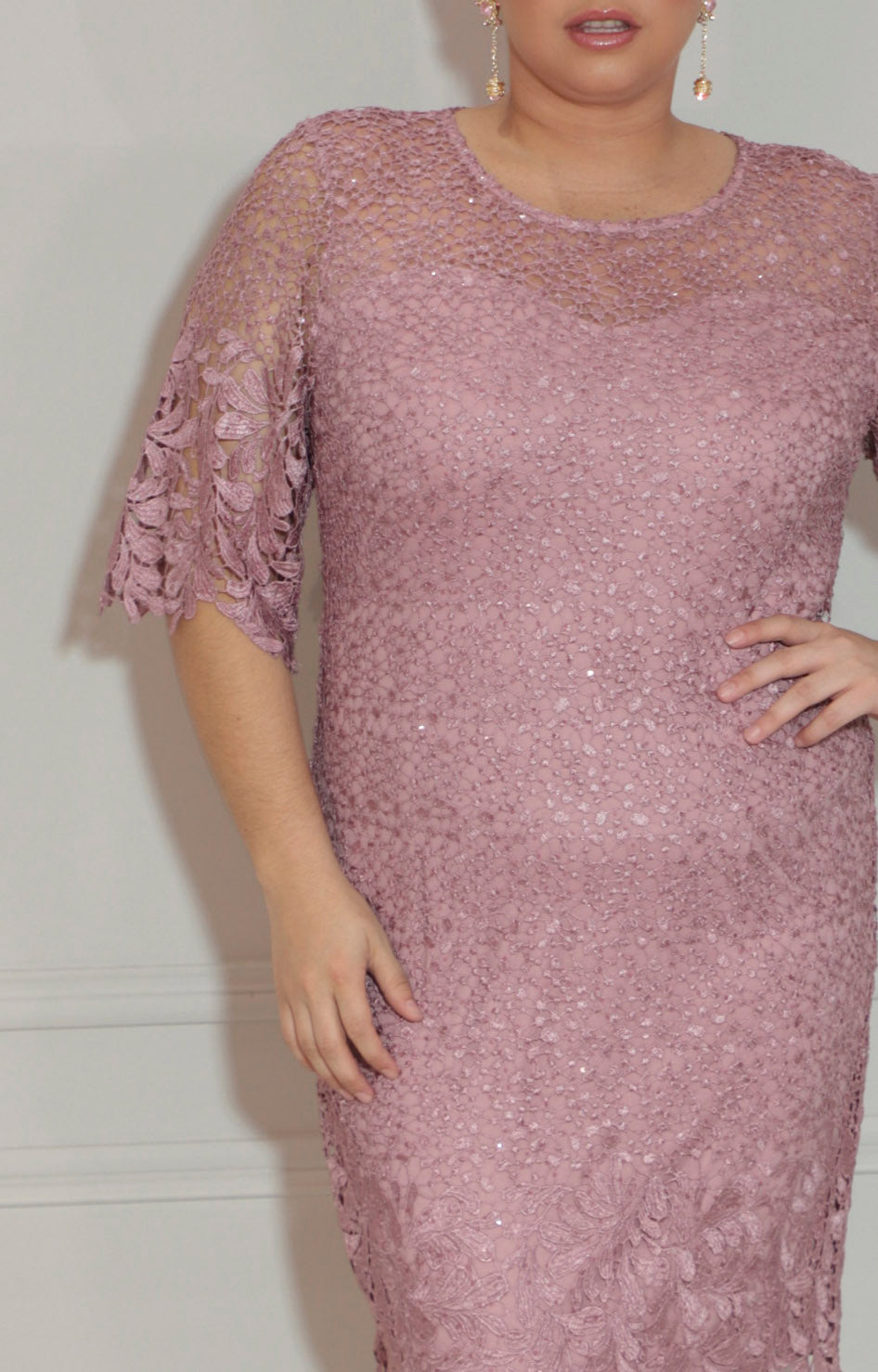 Vestido rosa con guipiur y mangas - VESTIDO Boutiquemirel 