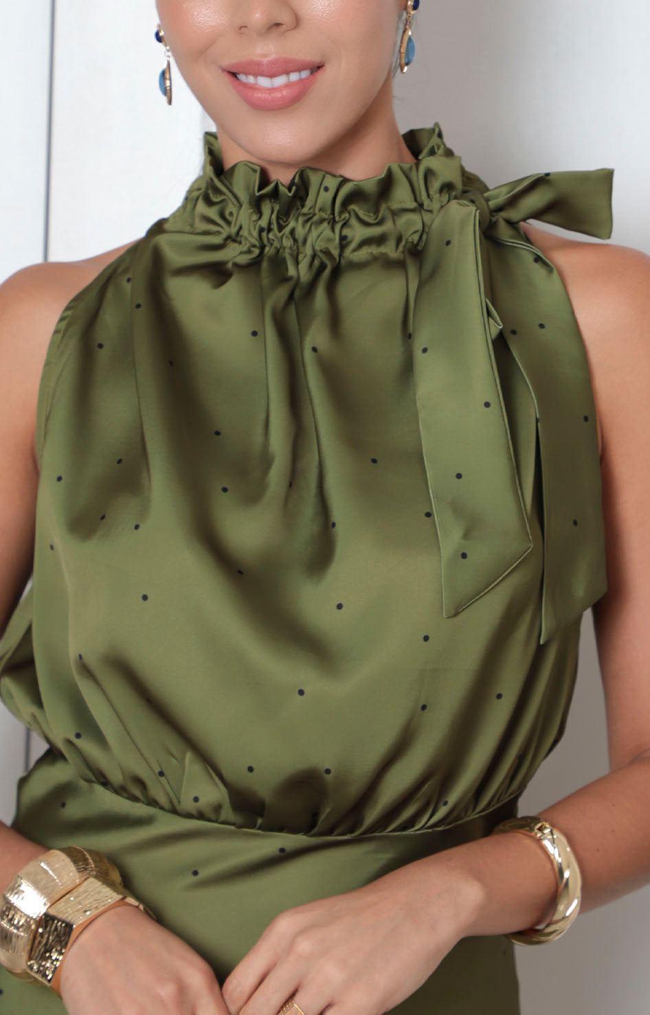 Vestido midi verde con lunares y lazo lateral