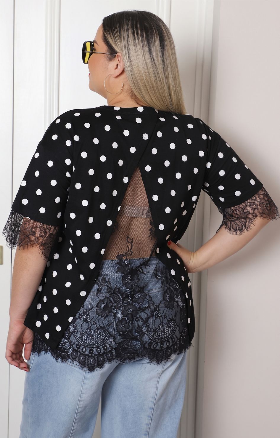Blusa con polka dots y encaje