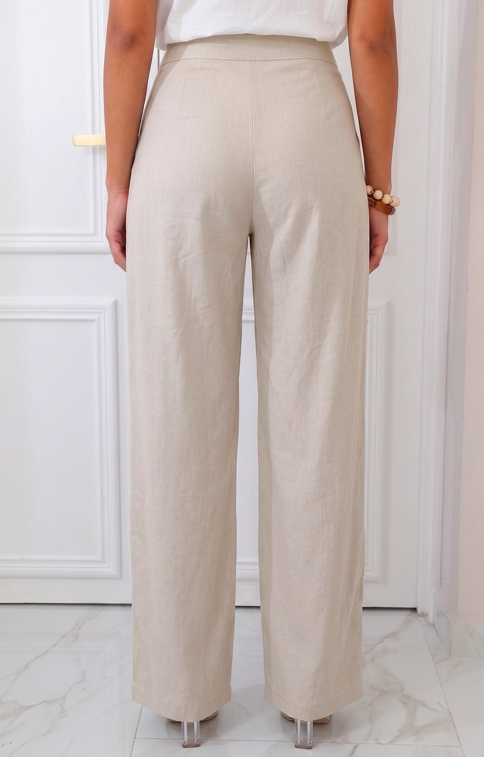 Pantalón recto con bolsas