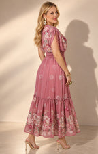 Vestido rosa floral con escote en V