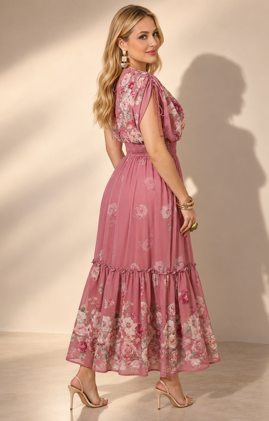 Vestido rosa floral con escote en V