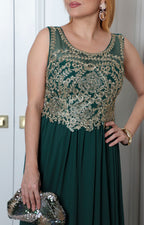 Vestido largo con aplicaciones doradas