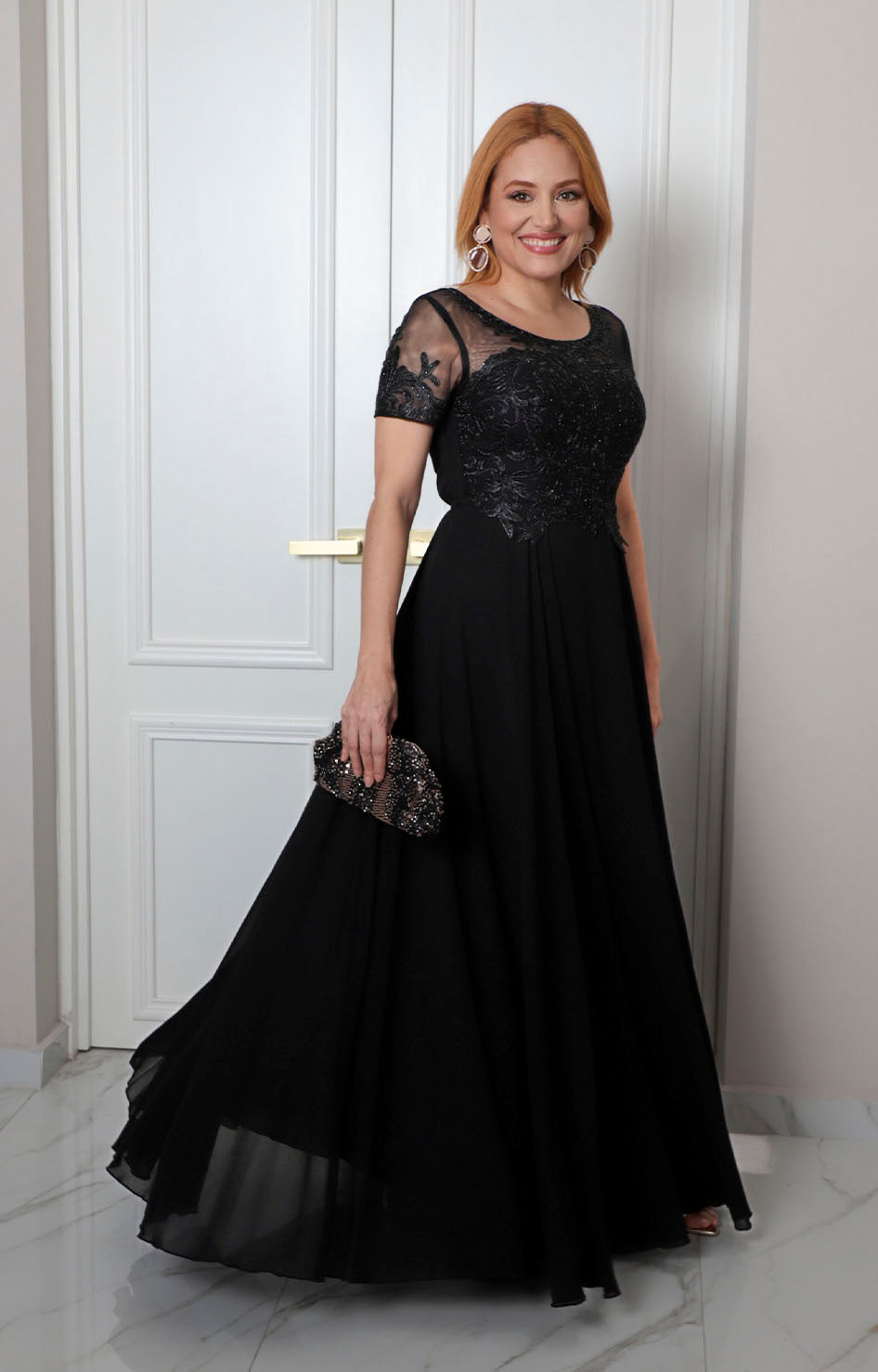 Vestido largo elegante con encaje bordado