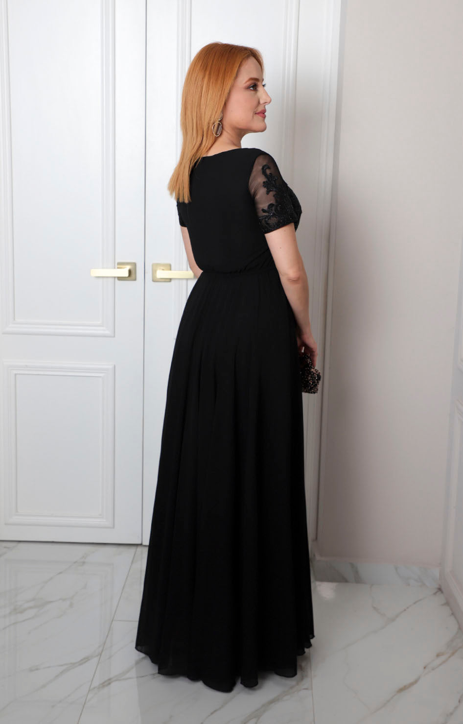 Vestido largo elegante con encaje bordado