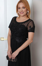 Vestido largo elegante con encaje bordado